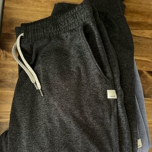VUORI NWOT women’s performance joggers size mediumRegular length
